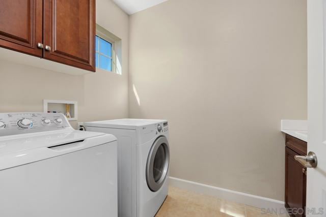 13563 Chamise Vista, San Diego CA: https://media.crmls.org/mediaz/f232d730-e520-4867-8a0c-966cd4bb003c.jpg
