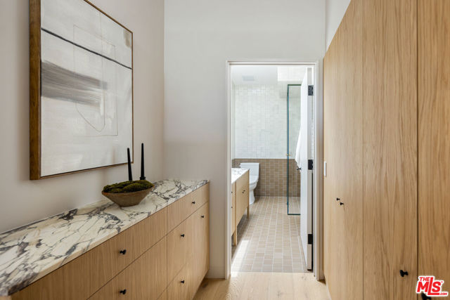 1849 Rising Glen Road, Los Angeles CA: https://media.crmls.org/mediaz/f233008f-3567-41a6-9293-035235c300cc.jpg