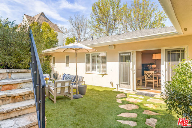 678 Loring Avenue, Los Angeles CA: https://media.crmls.org/mediaz/f2330edd-0a0c-491f-b038-7d5cb9ea9300.jpg