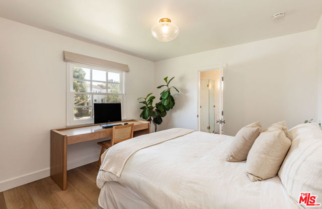 13035 Rose Avenue, Los Angeles CA: https://media.crmls.org/mediaz/f2339224-b0a3-40f1-ac66-1c64f099478d.jpg