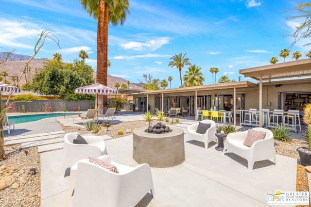 1251 E San Lorenzo Road, Palm Springs CA: https://media.crmls.org/mediaz/f2340a11-385d-4a78-acef-aa858fb790aa.jpg