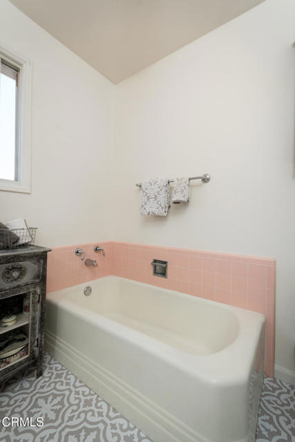 4841 Hill Street, La Canada Flintridge CA: https://media.crmls.org/mediaz/f2343022-4c36-43f3-a157-0cd1be5a85e4.jpg