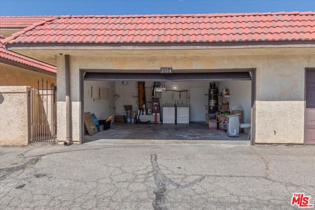 2104 El Domingo Circle, Lancaster CA: https://media.crmls.org/mediaz/f23473e6-f446-4658-a01f-88e2ea4c3477.jpg