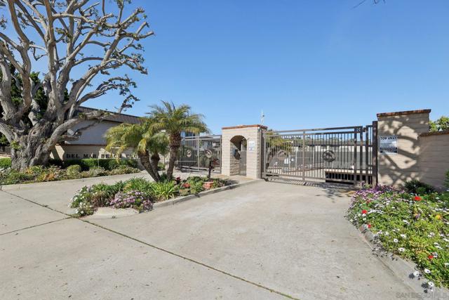 872 S Sierra Ave, Solana Beach CA: https://media.crmls.org/mediaz/f234caf5-1bcb-4a49-bda3-4aed7b3048ec.jpg