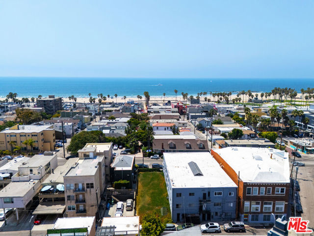 1816 Pacific Avenue, Venice CA: https://media.crmls.org/mediaz/f236017b-1612-42f9-bf2e-28e86addb24c.jpg