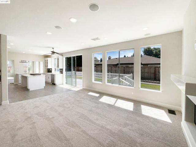 5214 Pavilion Ct, Fairfield CA: https://media.crmls.org/mediaz/f2360ab4-7b8d-4193-a498-f56a0828d6dd.jpg