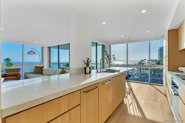 1830 Avenida Del Mundo, Coronado CA: https://media.crmls.org/mediaz/f2371f9e-8fe2-4145-826d-1c039d21ffcc.jpg