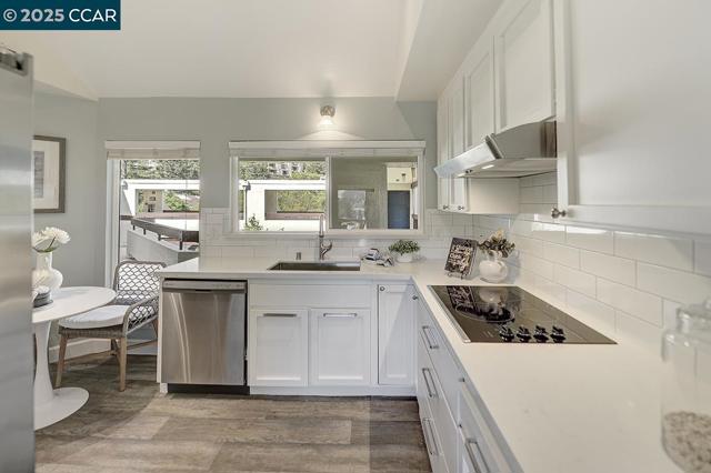 3288 Terra Granada Dr, Walnut Creek CA: https://media.crmls.org/mediaz/f2377341-7f7e-4a56-8f5c-4f4c1b9439ee.jpg