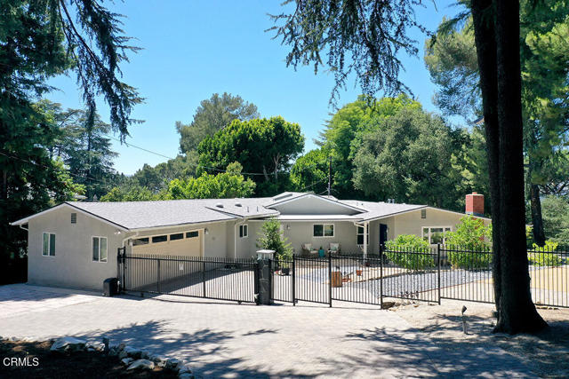 5245 Bubbling Well Lane, La Canada Flintridge CA: https://media.crmls.org/mediaz/f2379be3-04b3-42e1-8934-fe572c58314a.jpg