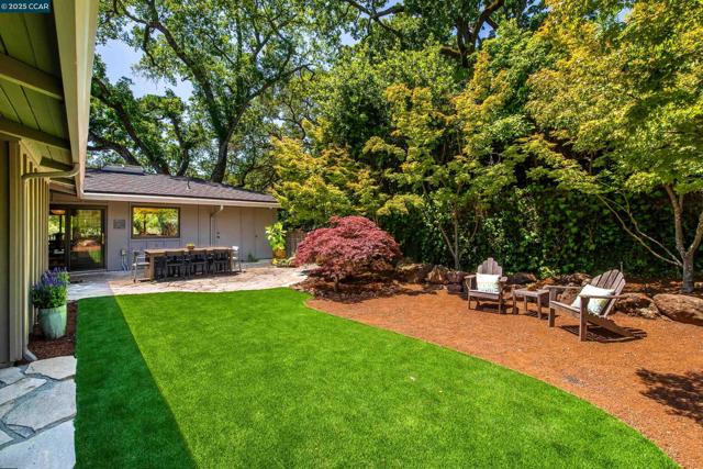 71 Silverwood Dr, Lafayette CA: https://media.crmls.org/mediaz/f2379cb2-76bf-4bb6-bb83-494121291060.jpg