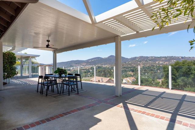 1337 Oak View Way, Escondido CA: https://media.crmls.org/mediaz/f238f285-ed4b-4f29-9769-538d319df72e.jpg