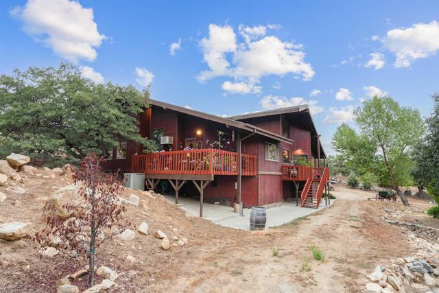 2410 Mount Elena Way, Jamul CA: https://media.crmls.org/mediaz/f2391d1e-b4d4-481c-bcca-9976cb3134a7.jpg