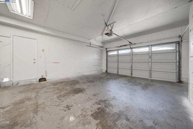 1876 Lynwood Dr, Concord CA: https://media.crmls.org/mediaz/f23a19bd-6447-40d6-a54c-669c8e66a0cf.jpg