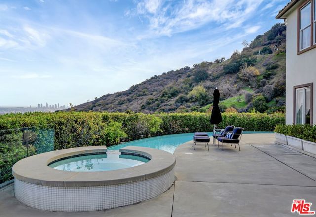 2752 Stone View Court, Los Angeles CA: https://media.crmls.org/mediaz/f23ac68f-3ff2-4cf5-b7c3-ef373f19191c.jpg