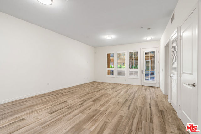 4050 Glencoe Avenue, Marina del Rey CA: https://media.crmls.org/mediaz/f23ad11f-7bbf-4215-9ed0-9c6c1493712d.jpg