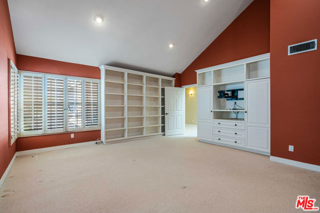 13080 Mindanao Way, Marina del Rey CA: https://media.crmls.org/mediaz/f23ae39c-1afd-4541-b9be-fe297c092ea1.jpg