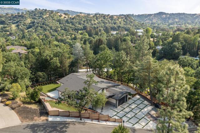 17 Julianne Ct, Walnut Creek CA: https://media.crmls.org/mediaz/f23b92d2-5e4d-4238-ab16-5c645a9d4f9c.jpg