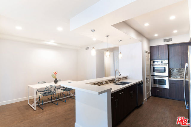 5670 Wilshire Boulevard, Los Angeles CA: https://media.crmls.org/mediaz/f23b9f86-71cc-4cc4-a669-834b54c5e2ab.jpg
