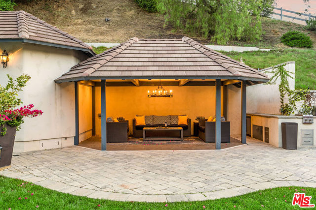 204 Bell Canyon Road, Bell Canyon CA: https://media.crmls.org/mediaz/f23c0a29-94f4-4658-9a74-b6e0783ad322.jpg