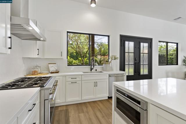 2559 Romley Ln, Alamo CA: https://media.crmls.org/mediaz/f23cd071-b22d-46a5-9dda-f0af183cdf3e.jpg