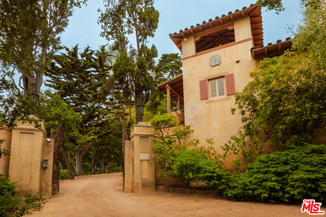 405 Toro Canyon Road, Carpinteria CA: https://media.crmls.org/mediaz/f23cf213-abe8-4903-b88c-4667f95e9a2d.jpg
