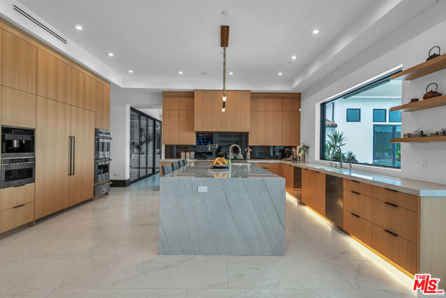 25201 Prado Del Misterio, Calabasas CA: https://media.crmls.org/mediaz/f23d2b1e-625f-45dc-831a-f496365707ee.jpg