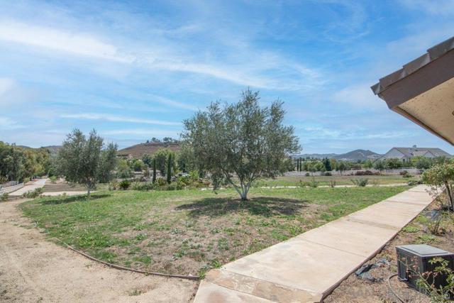 Image 56 of 75 For 37789 Avenida La Cresta