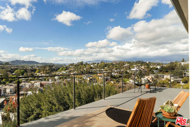 1615 Sargent Place, Los Angeles CA: https://media.crmls.org/mediaz/f23ddd62-90aa-4ab0-bde9-01589b70b7fd.jpg