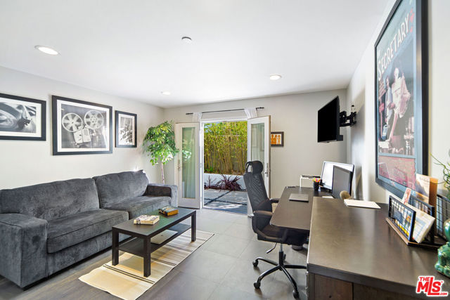 5118 Cerrillos Drive, Woodland Hills CA: https://media.crmls.org/mediaz/f23e8c27-37ff-485c-b57b-1609eb7c931a.jpg