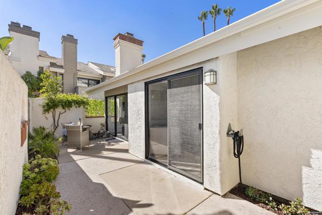 3819 Via Amistosa, Rancho Santa Fe CA: https://media.crmls.org/mediaz/f23ec8a3-1430-4b64-ae49-8b27e7e4c809.jpg