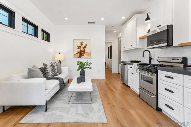 804 Hygeia, Encinitas CA: https://media.crmls.org/mediaz/f23f0128-77db-4983-b742-b06ac32fc5a0.jpg