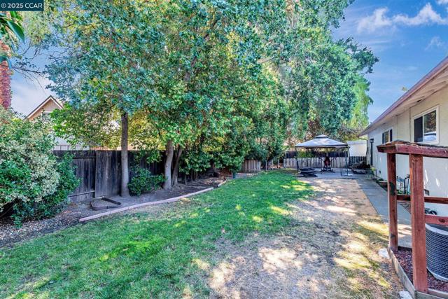 1971 Emerald St, Concord CA: https://media.crmls.org/mediaz/f23f32a0-367b-4fe8-9117-fa5ad71d950e.jpg
