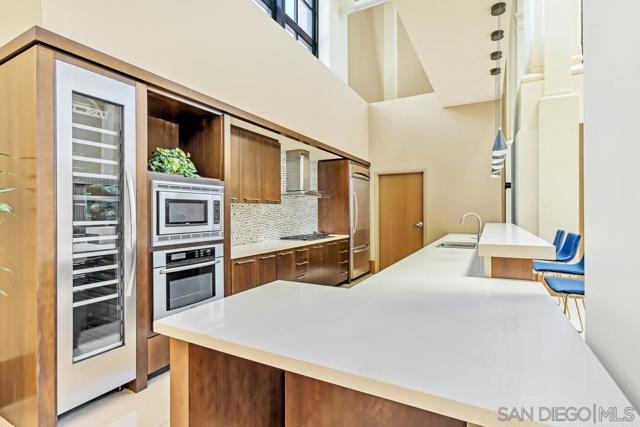 700 W E St, San Diego CA: https://media.crmls.org/mediaz/f23fe541-f158-4b8b-ae95-3c7e520d260b.jpg