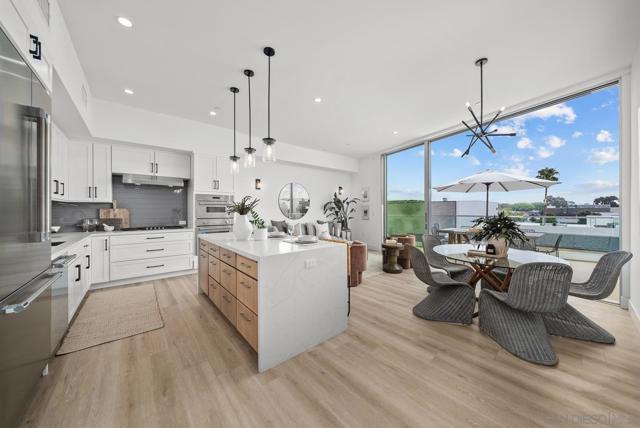 2646 State Street, Unit D, Carlsbad CA: https://media.crmls.org/mediaz/f240636a-90d1-460c-aedb-bea41e1543b2.jpg