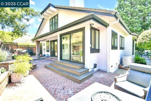 959 Redwood Dr, Danville CA: https://media.crmls.org/mediaz/f24067b2-2b0b-4420-80be-478cc6d699a2.jpg
