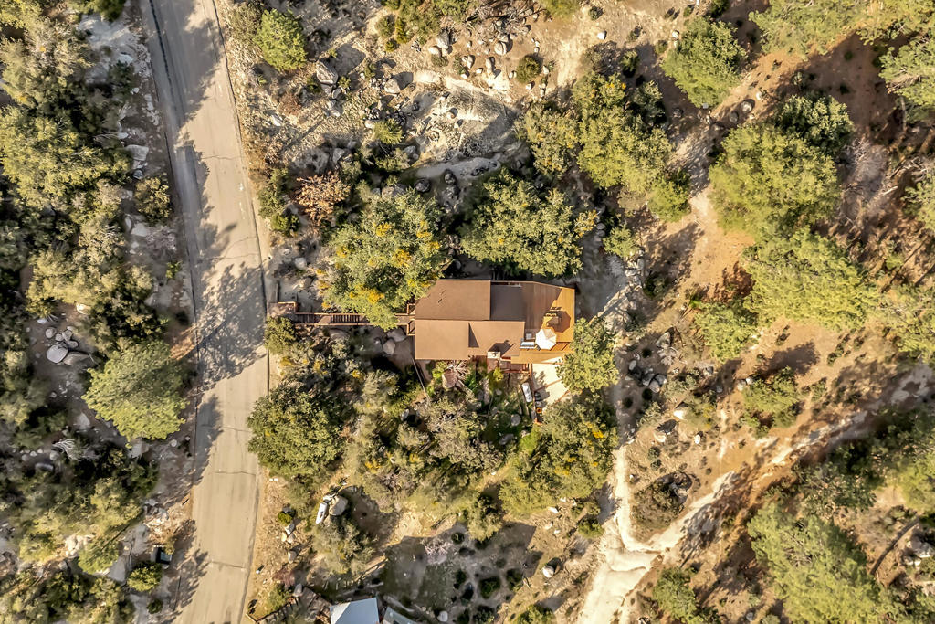 https://media.crmls.org/mediaz/f2406eb5-8a0c-4b9c-b4e5-82d6baacf545.jpg?preset=X-Large