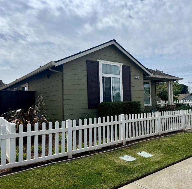 12500 Rogge Village Way, Salinas CA: https://media.crmls.org/mediaz/f2407b64-d3ab-4160-8c61-aaa83d9135a3.jpg