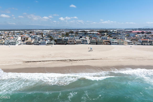 1905 Ocean Drive, Oxnard CA: https://media.crmls.org/mediaz/f2408e35-e5e3-4ac0-8afd-01d45ca9d275.jpg