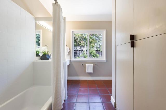 876 Southampton Drive, Palo Alto CA: https://media.crmls.org/mediaz/f240a9c2-6771-49e2-a4f5-0f86ad842993.jpg