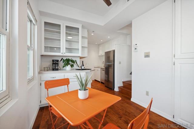 1268 Essex St, San Diego CA: https://media.crmls.org/mediaz/f240bb11-7481-4351-81b5-54aafcf57cc7.jpg