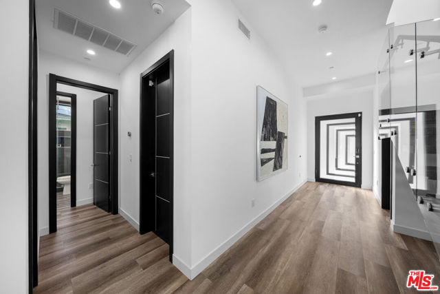 5812 Willis Avenue, Sherman Oaks CA: https://media.crmls.org/mediaz/f240eaa4-b92b-47b2-bd58-c65d2cac3c51.jpg