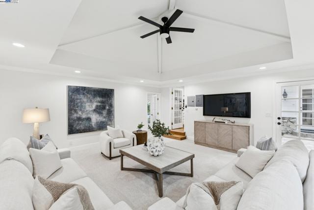 55 Cora Ct, Walnut Creek CA: https://media.crmls.org/mediaz/f240fc07-54cf-4d05-a8f4-ed770ca8137a.jpg