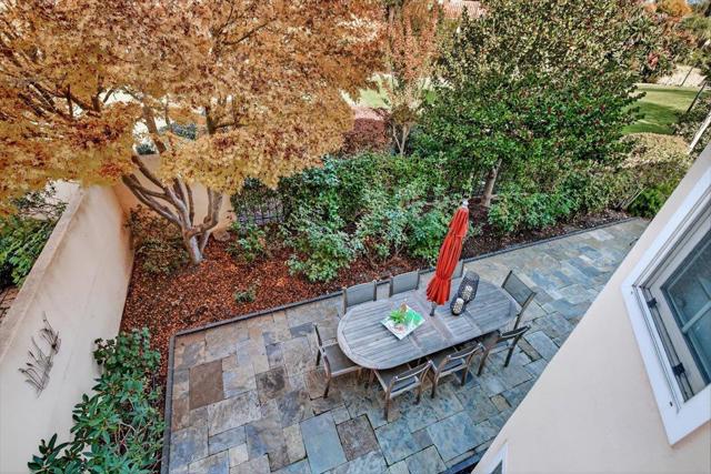 1190 Maria Privada, Mountain View CA: https://media.crmls.org/mediaz/f241154a-97ce-4735-acd7-5b484b27855e.jpg