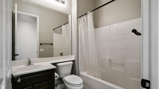 Image 96 of 154 For 79925 Corte Calero