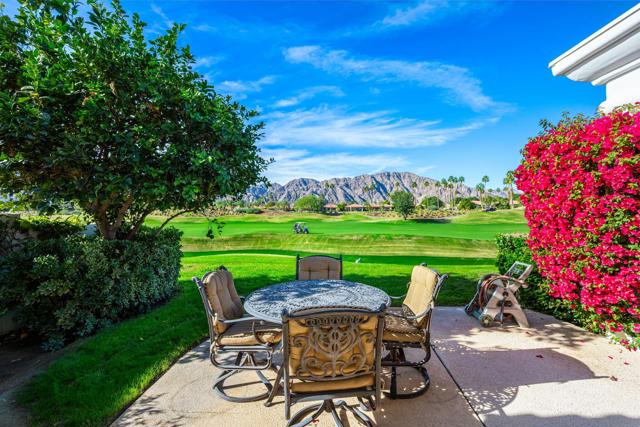 54595 Winged Foot, La Quinta CA: https://media.crmls.org/mediaz/f2415124-c8c7-4339-8212-e94ebd050f79.jpg