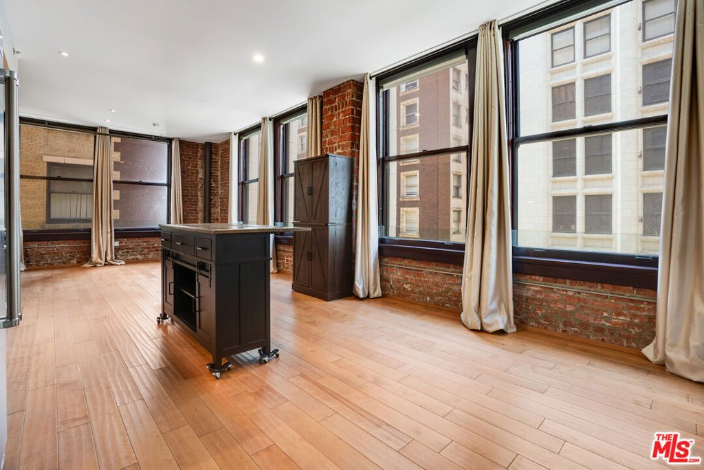 460 S Spring Street #512