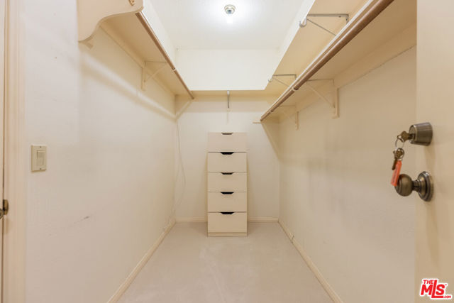 12386 Ridge Circle, Los Angeles CA: https://media.crmls.org/mediaz/f241add8-ef9c-4317-a418-5f76cb8d302f.jpg