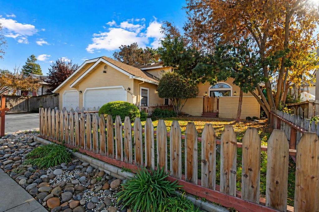 1511 Las Brisas Drive