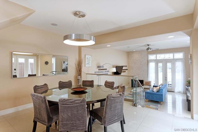 292 Bonair St, La Jolla CA: https://media.crmls.org/mediaz/f2426fe5-b4de-4876-afb0-e5613cda2a77.jpg