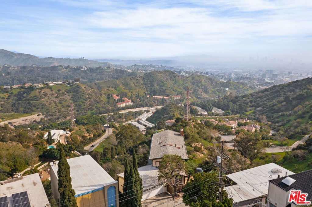 https://media.crmls.org/mediaz/f2429f1c-4de5-40bb-adff-0265e56395cd.jpg?preset=X-Large